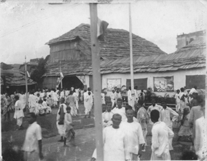 Initially, as was customary, the idol was built in one canvas and the puja pavilion roofing was of bulrush leaves (Hogla Pata)